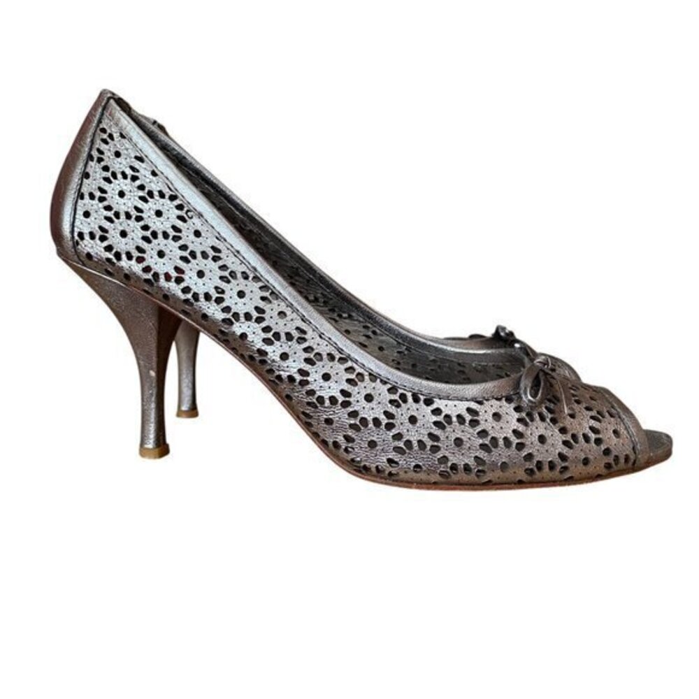 Oscar De La Renta Anya Pewter Laser cut lace peep toe heels - Size 10